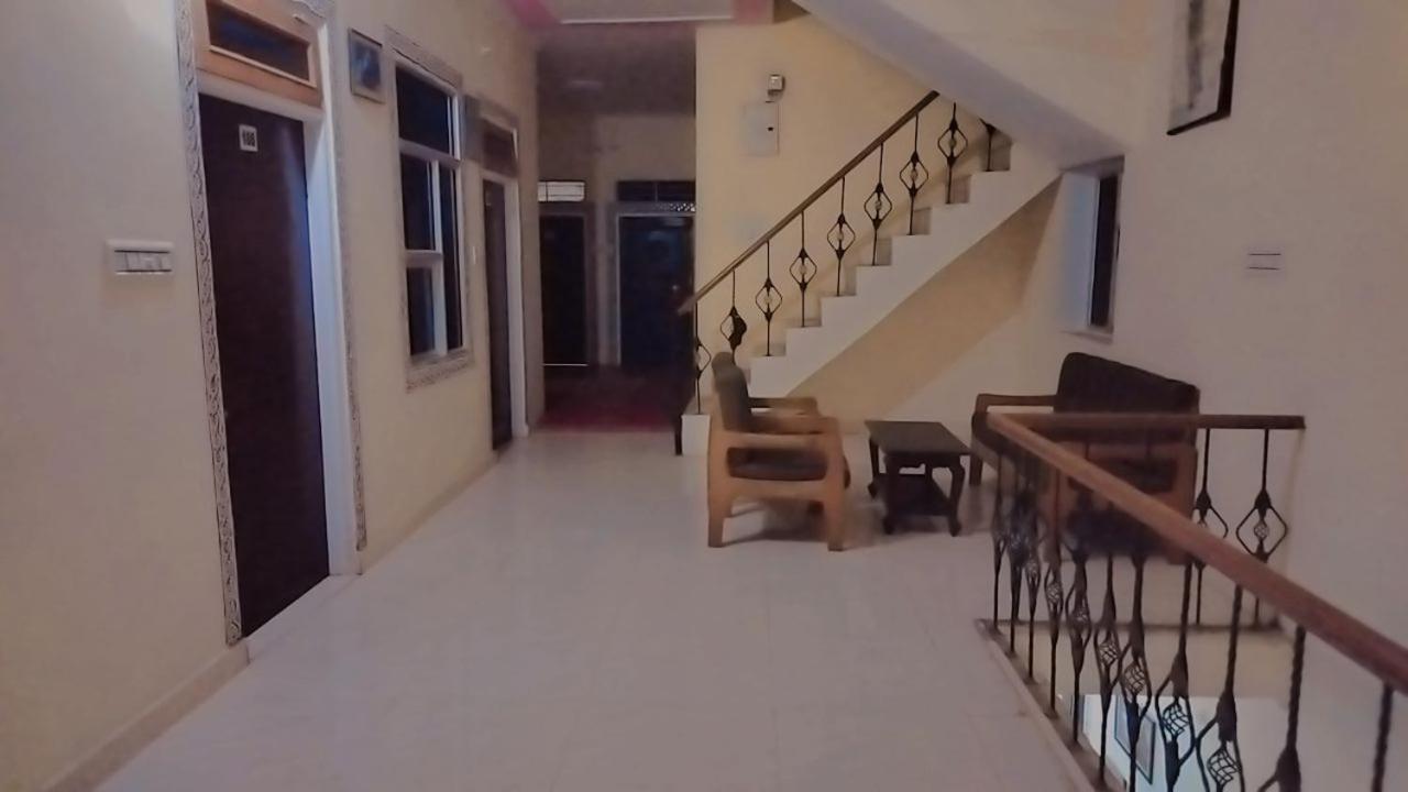 Tiger Guest House 萨瓦伊马多普尔 外观 照片