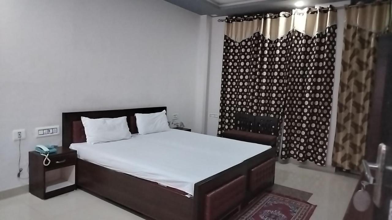 Tiger Guest House 萨瓦伊马多普尔 外观 照片