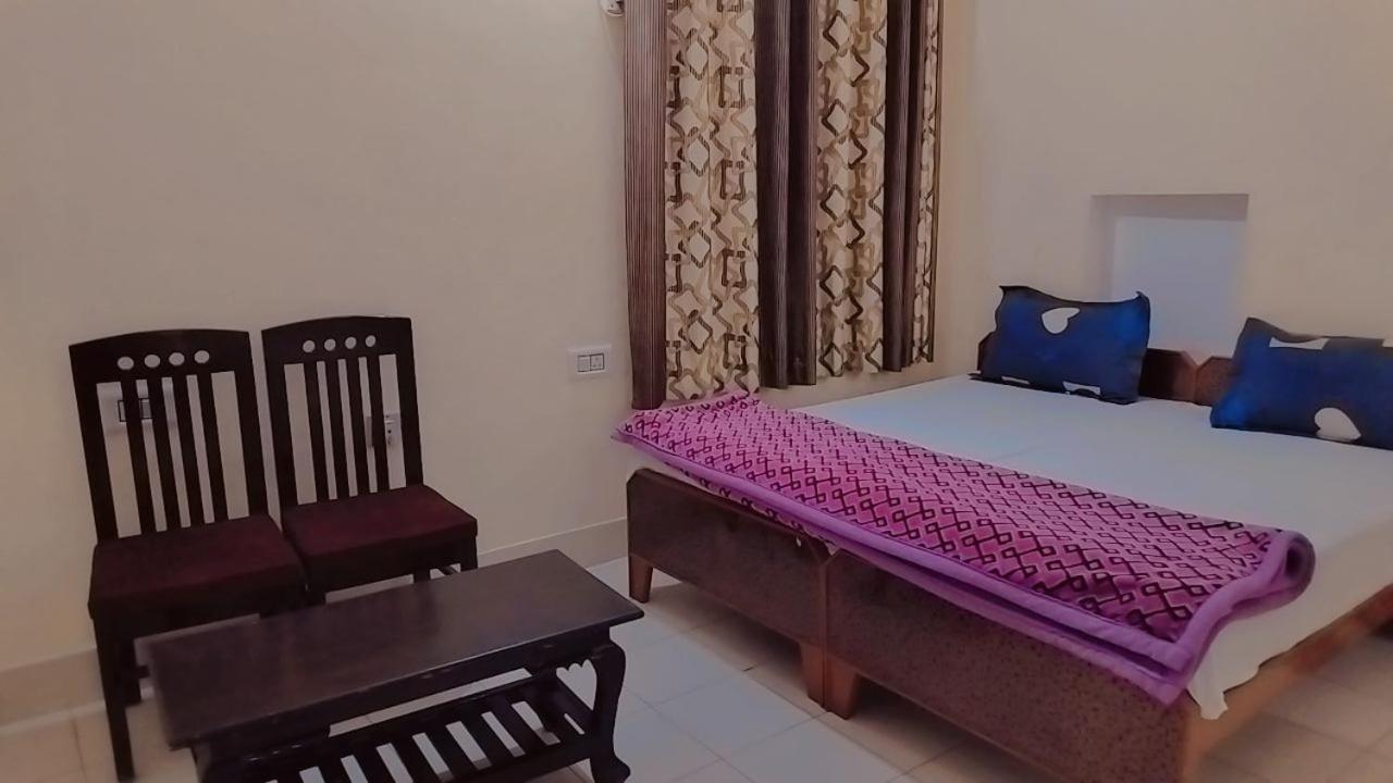 Tiger Guest House 萨瓦伊马多普尔 外观 照片