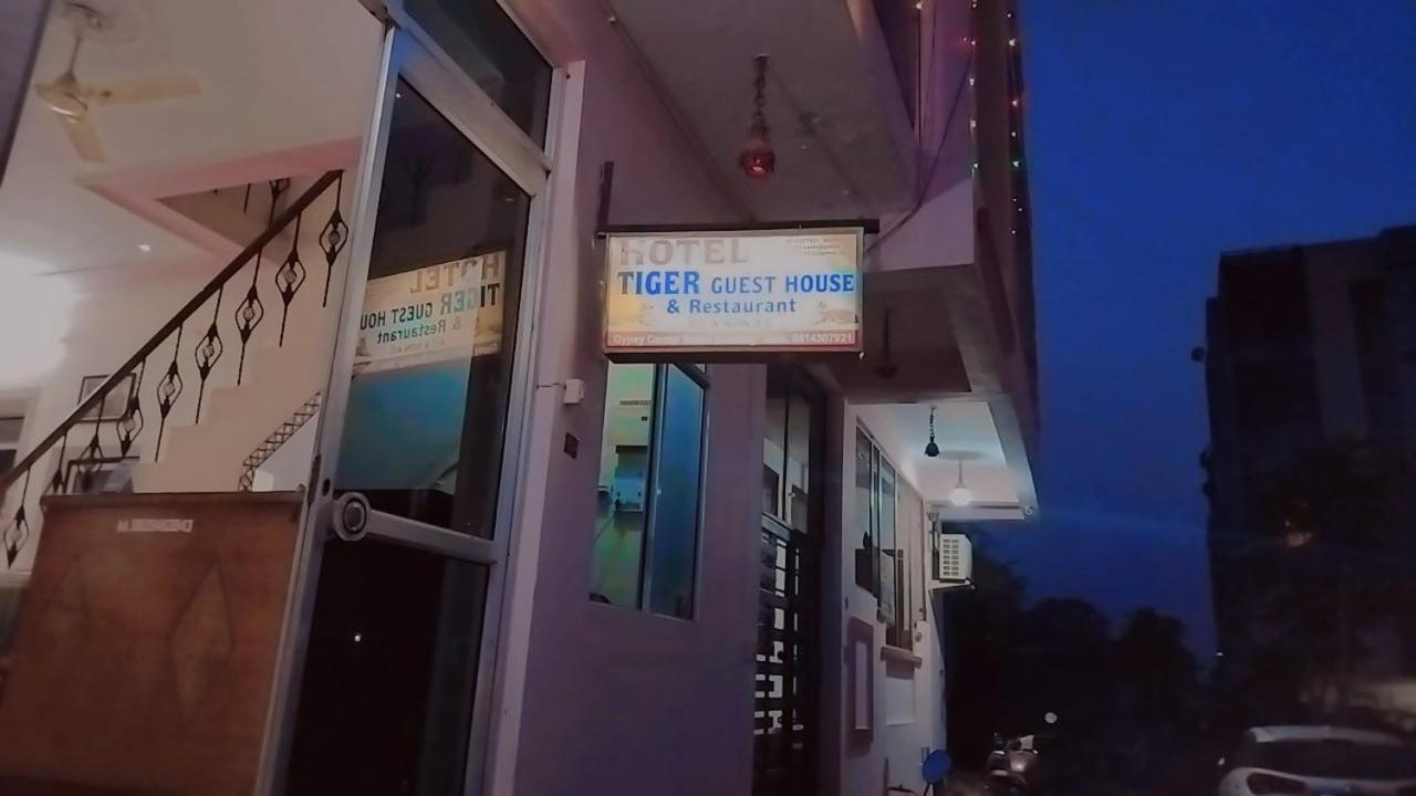 Tiger Guest House 萨瓦伊马多普尔 外观 照片