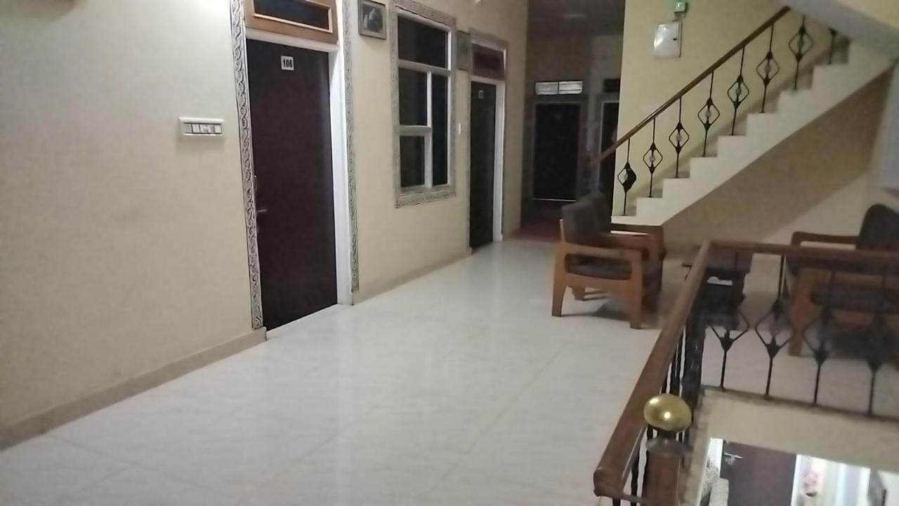Tiger Guest House 萨瓦伊马多普尔 外观 照片