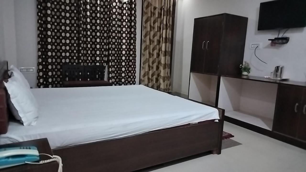 Tiger Guest House 萨瓦伊马多普尔 外观 照片