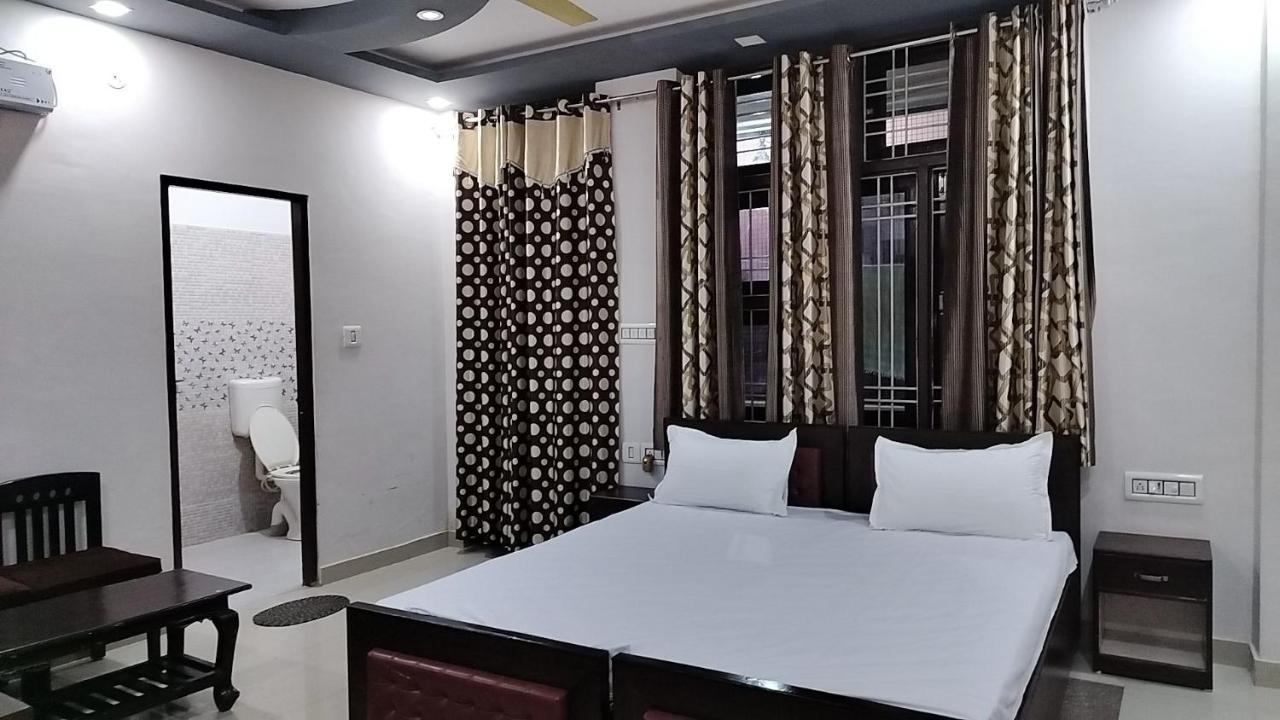 Tiger Guest House 萨瓦伊马多普尔 外观 照片