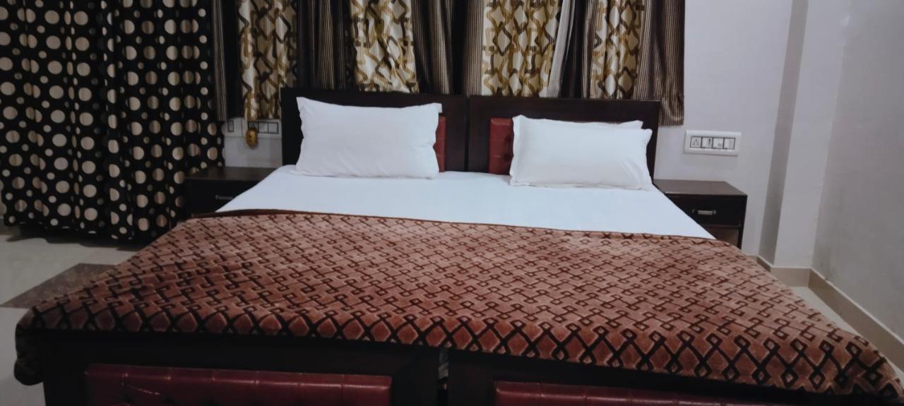 Tiger Guest House 萨瓦伊马多普尔 外观 照片