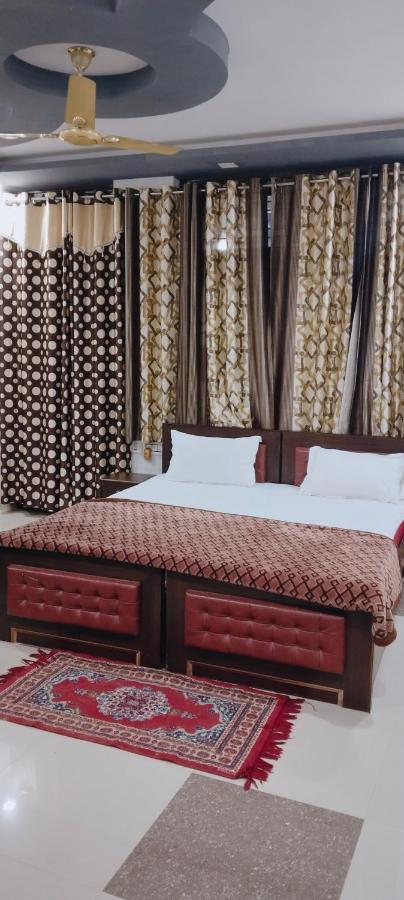 Tiger Guest House 萨瓦伊马多普尔 外观 照片