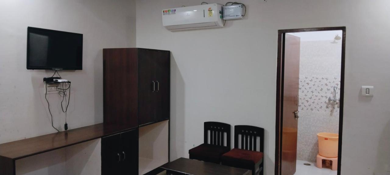 Tiger Guest House 萨瓦伊马多普尔 外观 照片